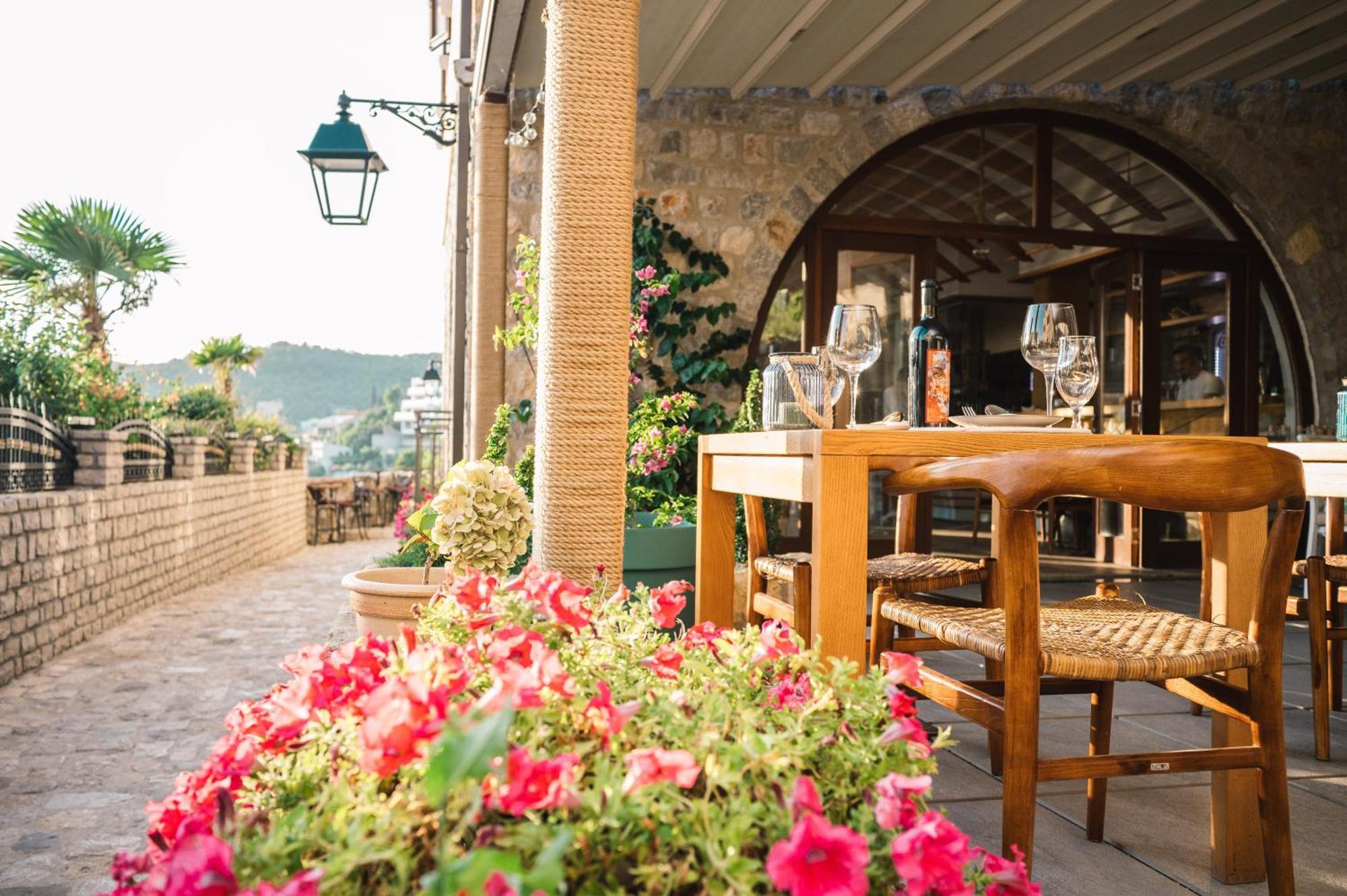 Hotel Pirate Old Town Ulcinj Eksteriør billede
